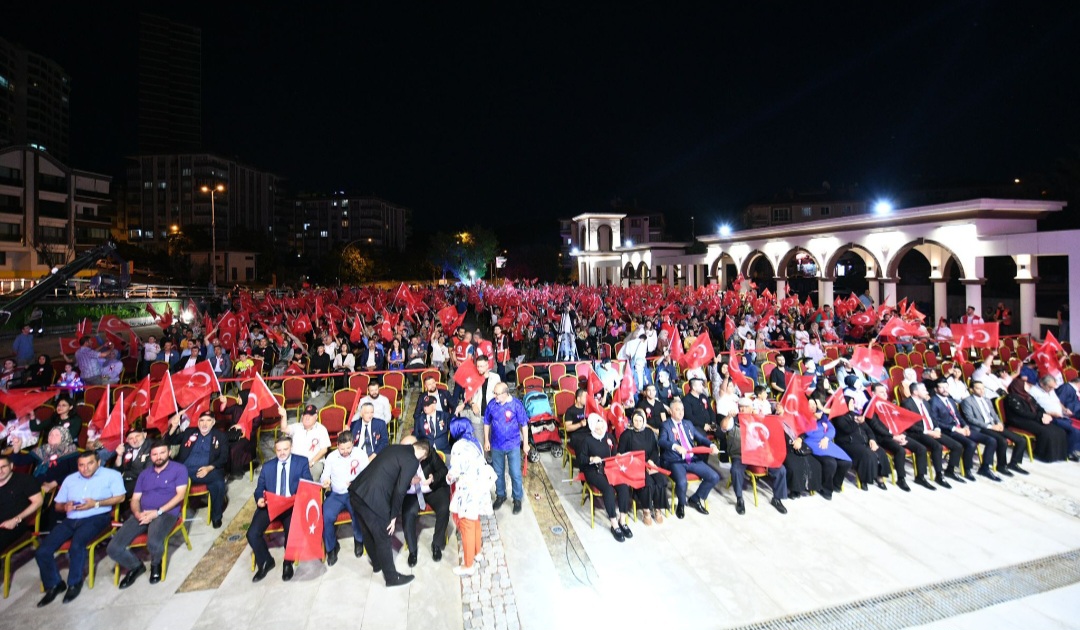İlçemiz Şehitlik Meydanında 15 Temmuz Demokrasi ve Milli Birlik Günü Anma Programı Gerçekleştirildi